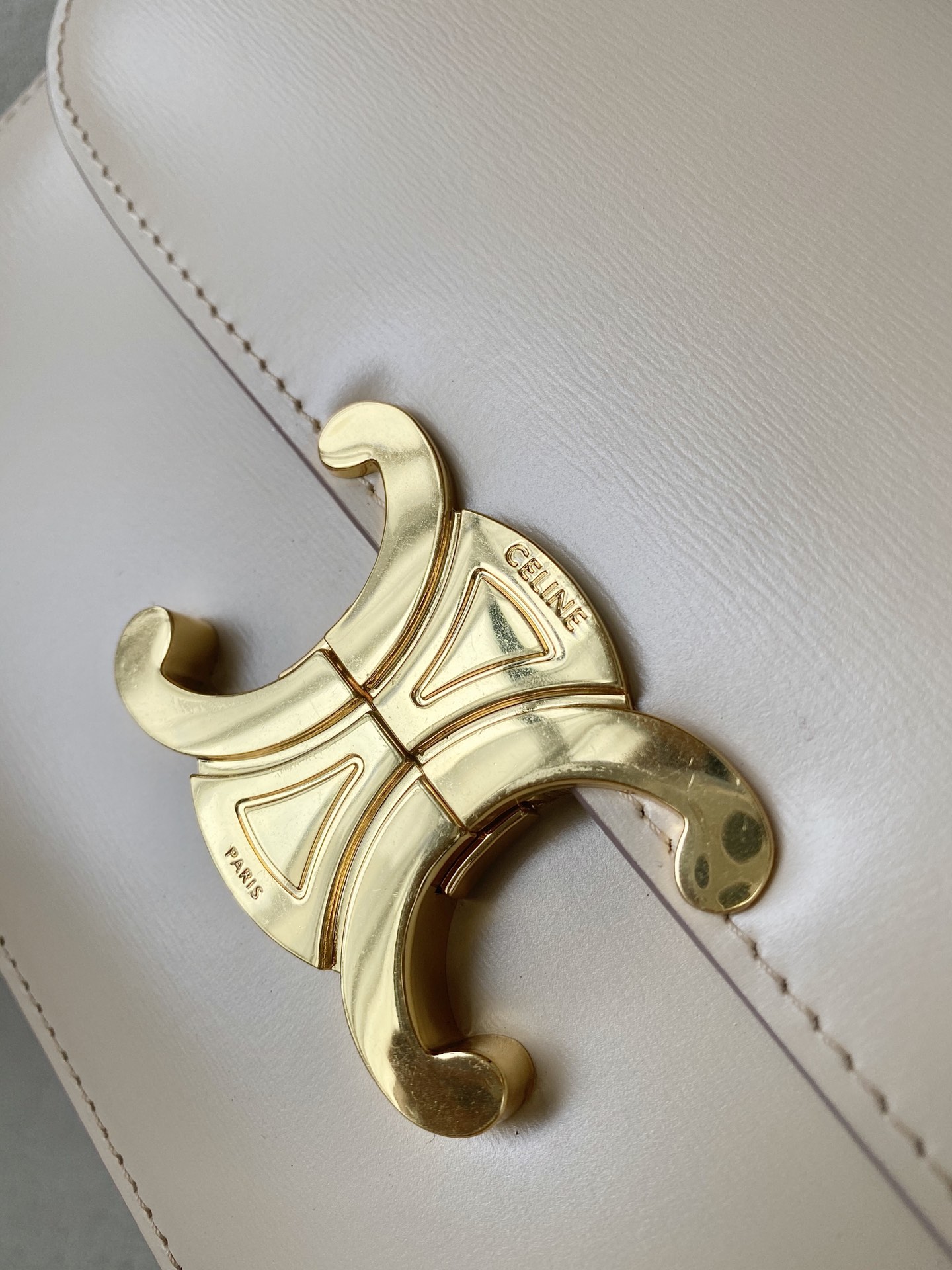 𝐂𝐞𝐥𝐢𝐧𝐞 Triomphe Medium 22.5cm