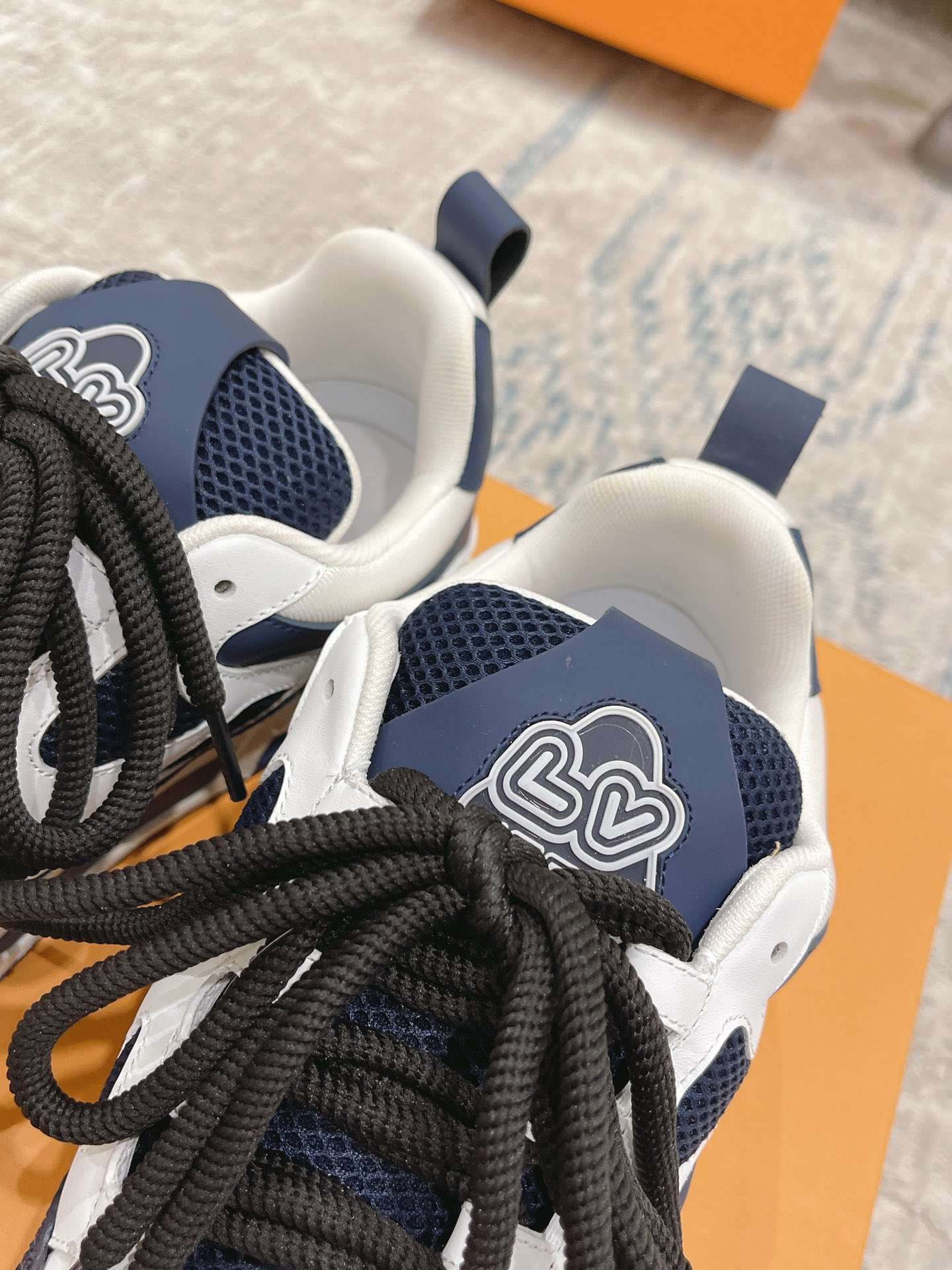 Louis Vuitton couple models DIY buckle sneakers sneakers