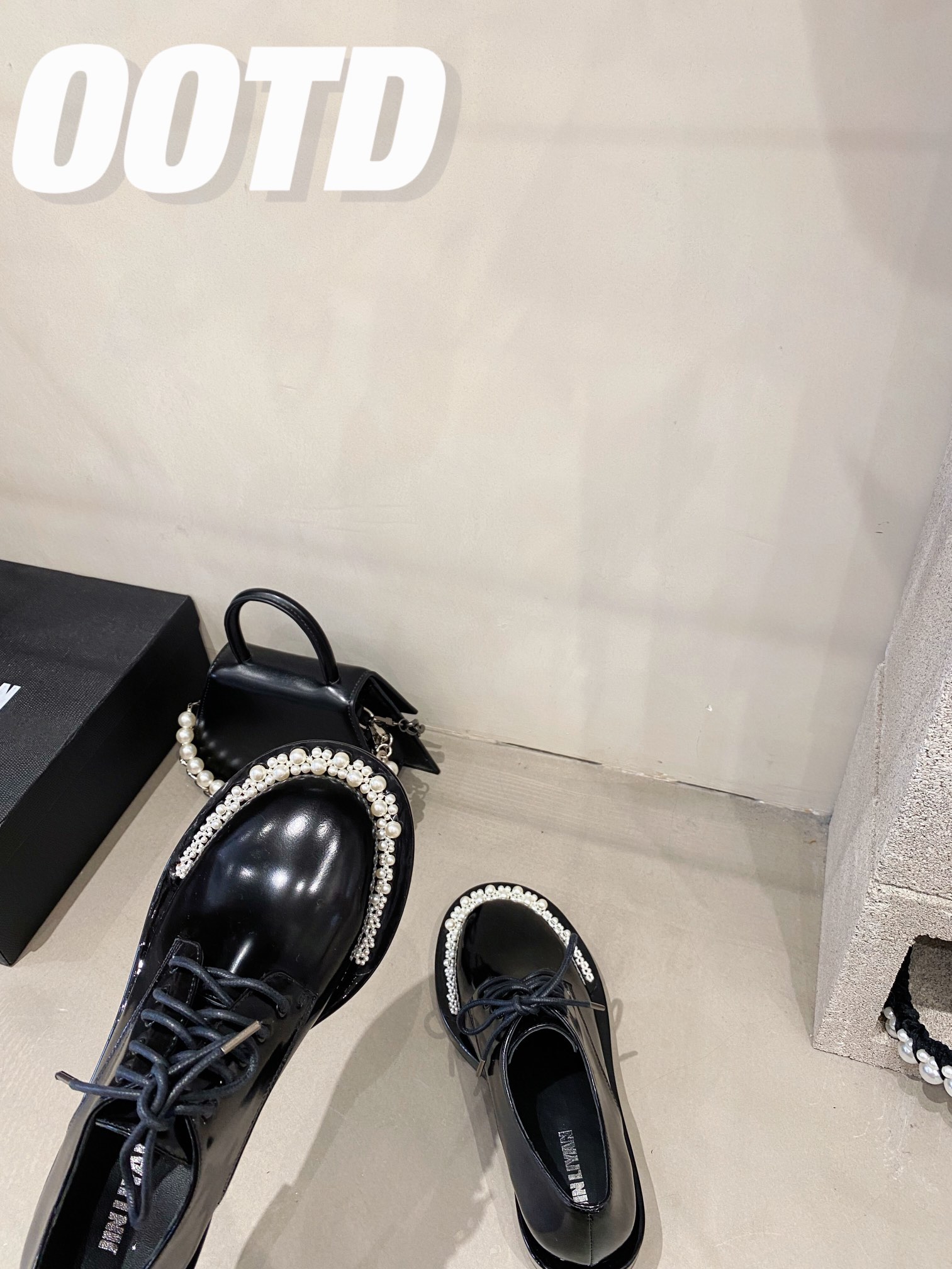 SR&HM | 𝟐𝟎𝟐𝟏/𝐒𝐒 𝐧𝐞𝐰 SR&HM original custom cowhide upper Hand-stitched pearl along the strip