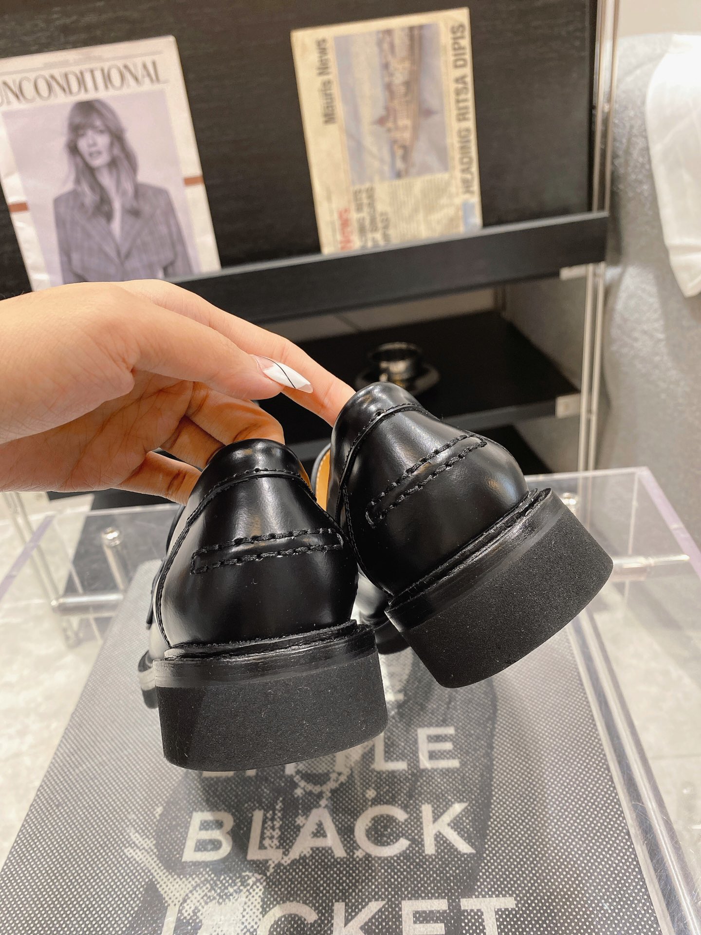 DIOR Early Spring 2023 New Loafers Black