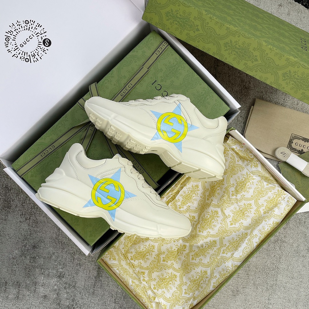 Gucci Pops This collection has a lot of flora and fauna elements Original material