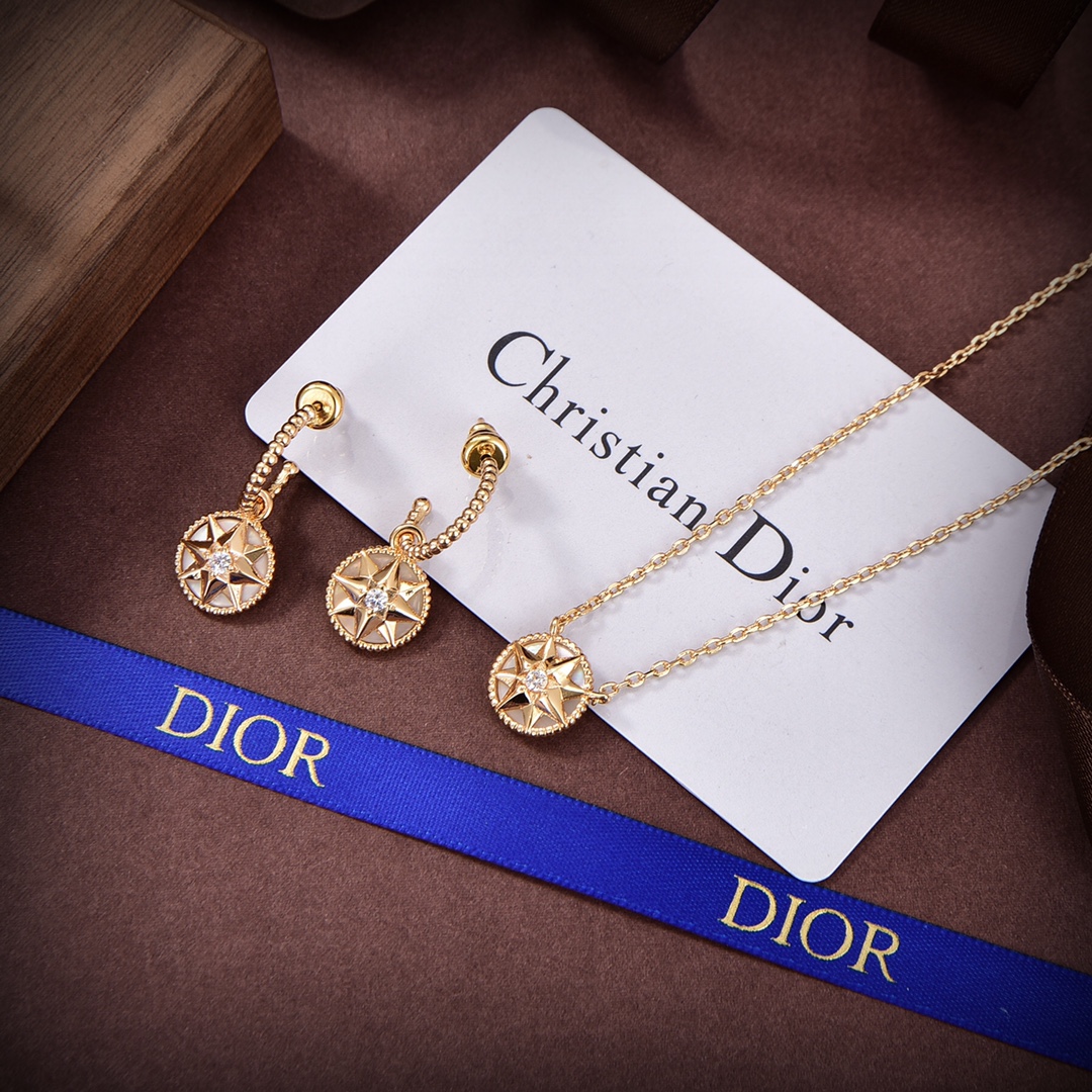 Dior necklace