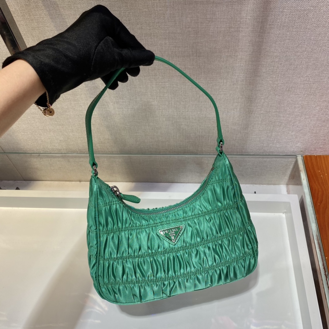 𝐏𝐑𝐀𝐃𝐀 nylon crinkle Hobo underarm bag