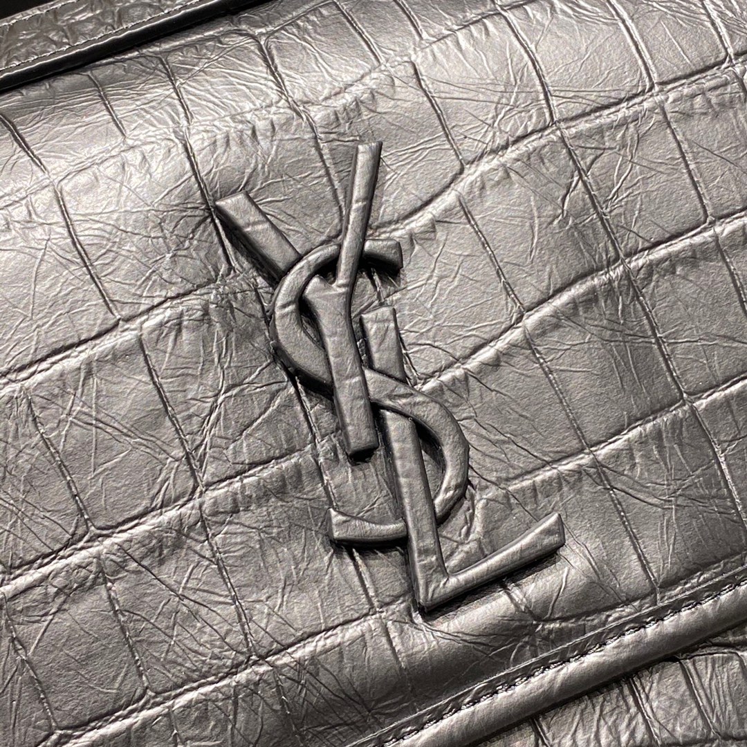 SAINT LAURENT 𝒏𝒊𝒌𝒊 𝒎𝒆𝒅𝒊𝒖𝒎 𝟮𝟴𝒄𝒎  #498894E.jd