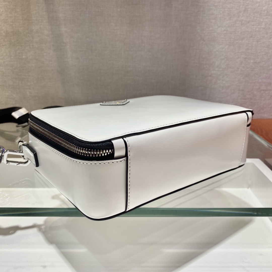 𝐏𝐑𝐀𝐃𝐀 New camera bag 2VH069