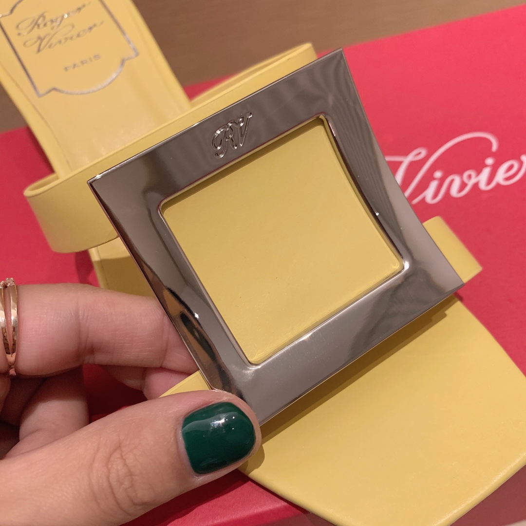 Roger vivier | 𝟐𝟎𝟐𝟏/𝐒𝐒 𝐧𝐞𝐰 2021 Summer Slippers Bikiviv' Metal Buckle PVC Mule Shoes