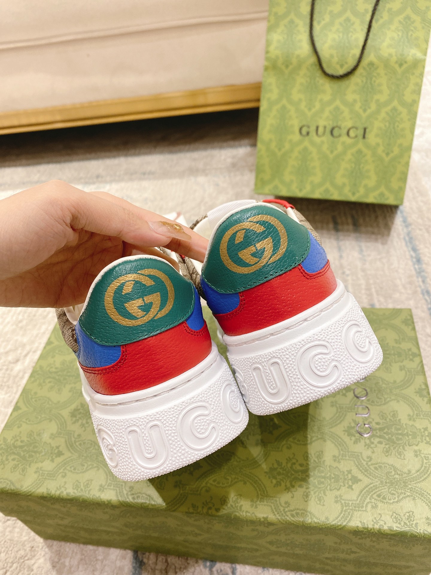 Gucci 𝟐𝟎𝟐𝟐ss new couple models 💑 full series of thick-soled white shoes