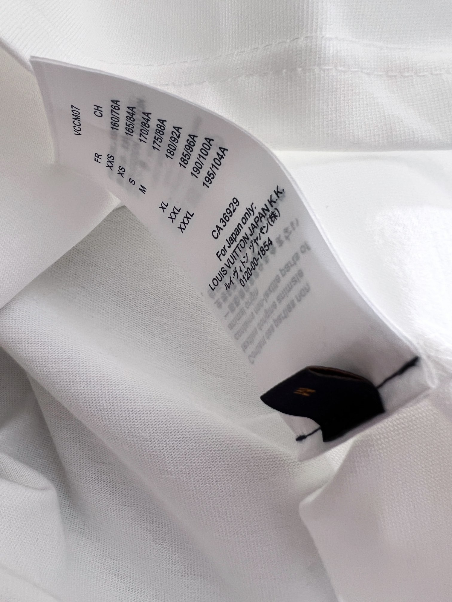 Louis Vuitton 24 classic embroidered pockets with trendy t-shirts