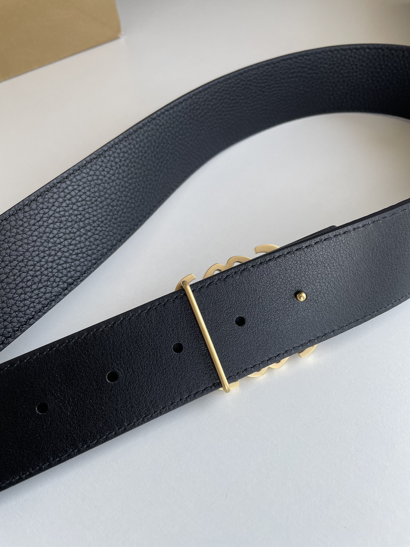 LOEVE stainless steel logo pattern metal buckle with top layer cowhide reversible