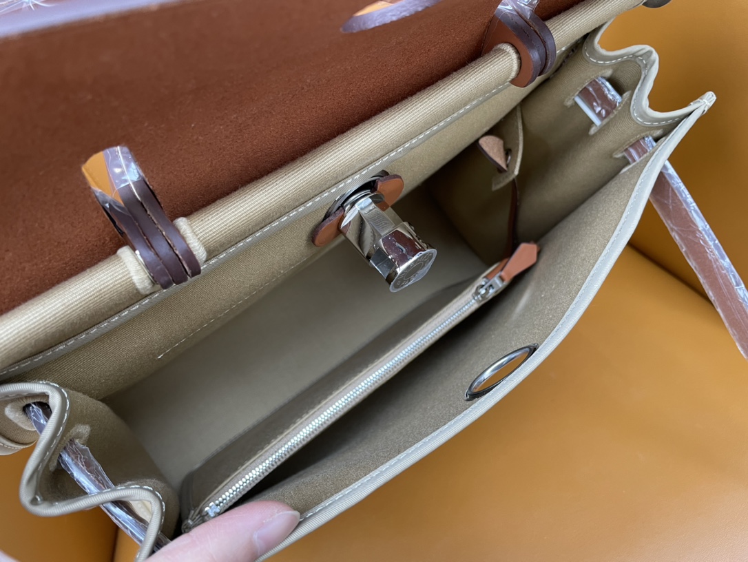 Herbag 31cm cost effective entry-level bag light and practical, versatile but timeless