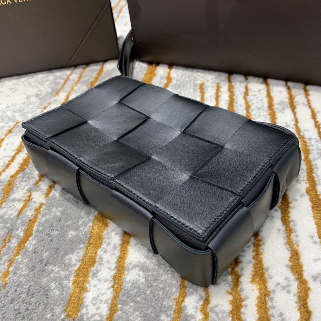 Bottega Veneta  𝘾𝘼𝙎𝙎𝙀𝙏𝙏𝙀 #578004