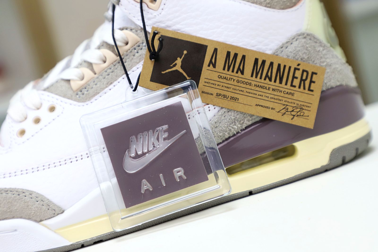 MANIRE X WMNS AIR JORDAN 3