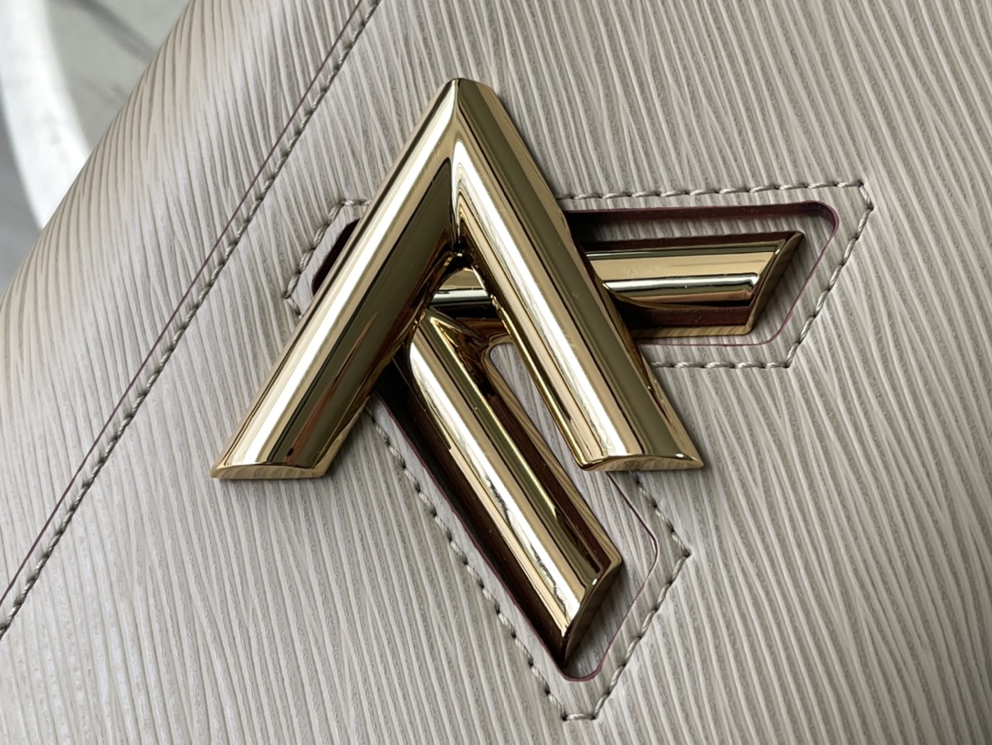 𝐋𝐎𝐔𝐈𝐒 𝐕𝐔𝐈𝐓𝐓𝐎𝐍   M21112