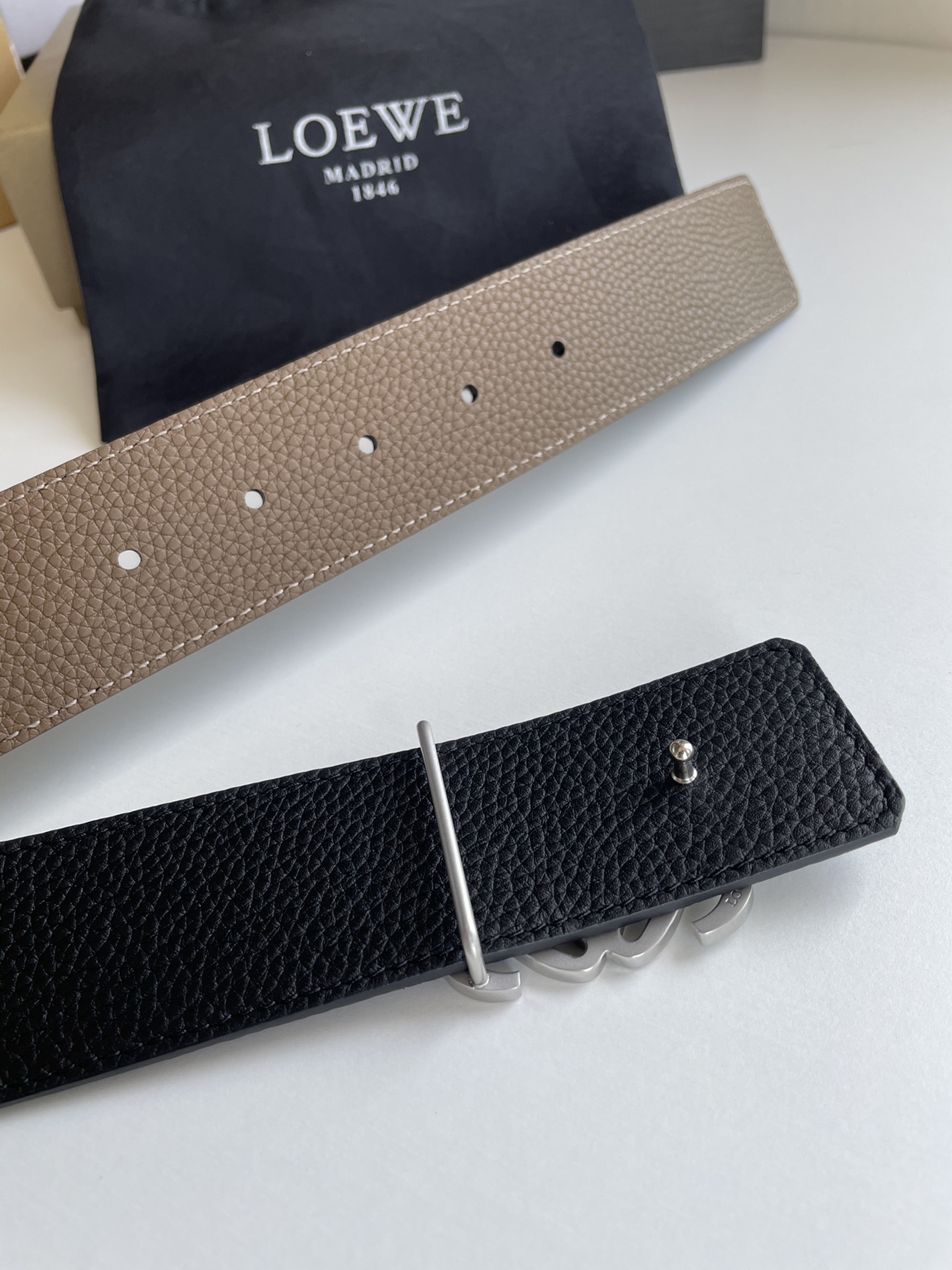 LOEVE stainless steel logo pattern metal buckle with top layer cowhide reversible