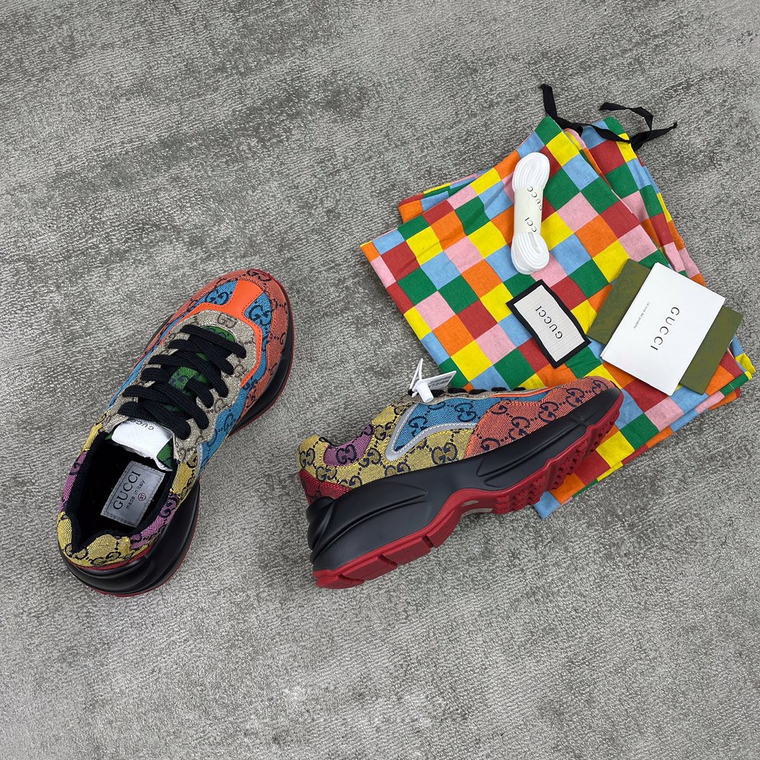 Gucci Pops This collection has a lot of flora and fauna elements Original material