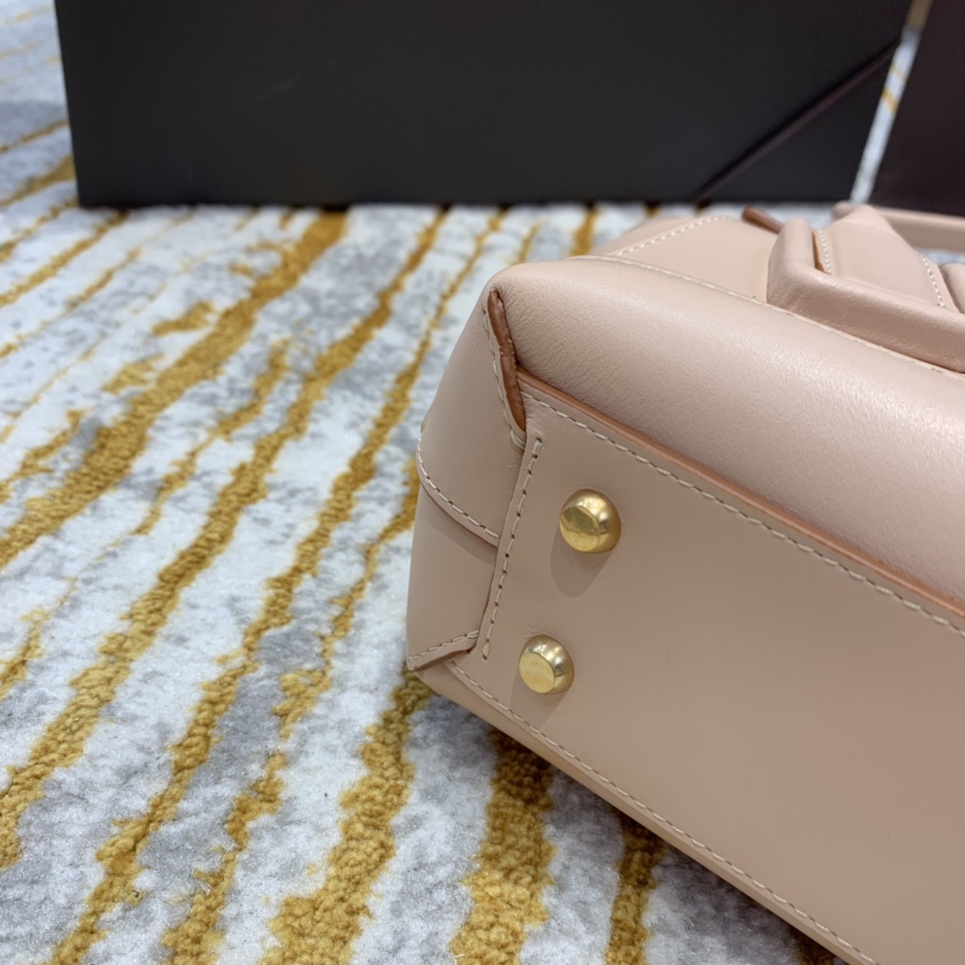 Bottega Veneta  𝙏𝙝𝙚 𝘼𝙧𝙘𝙤 𝟯𝟯 #575943