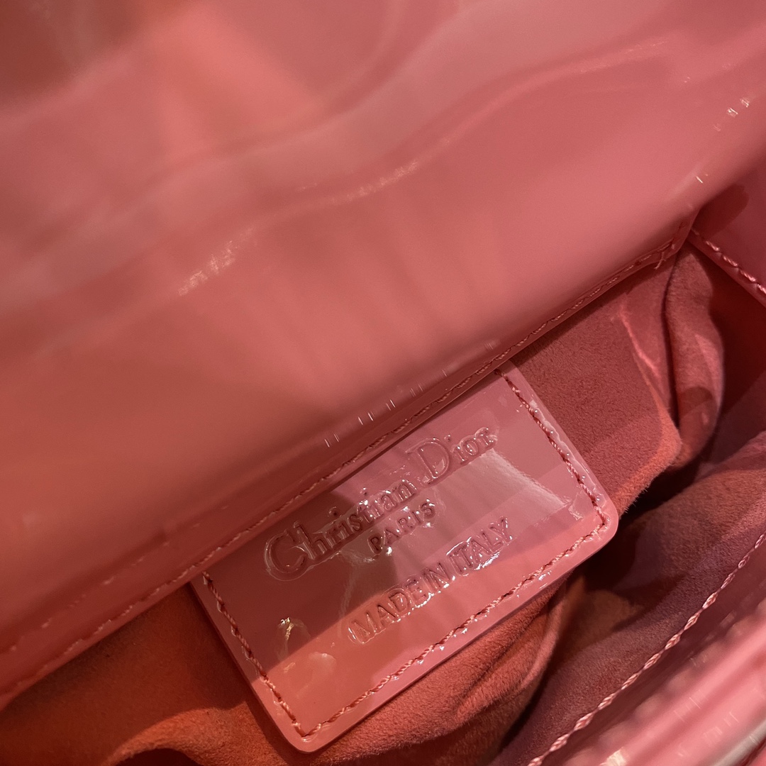 Dior Lady's new micro patent leather collection