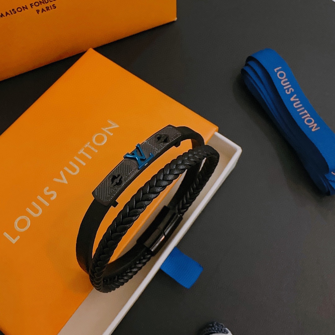 Louis Vuitton cowhide bracelet 🇷🇼 Couple's version