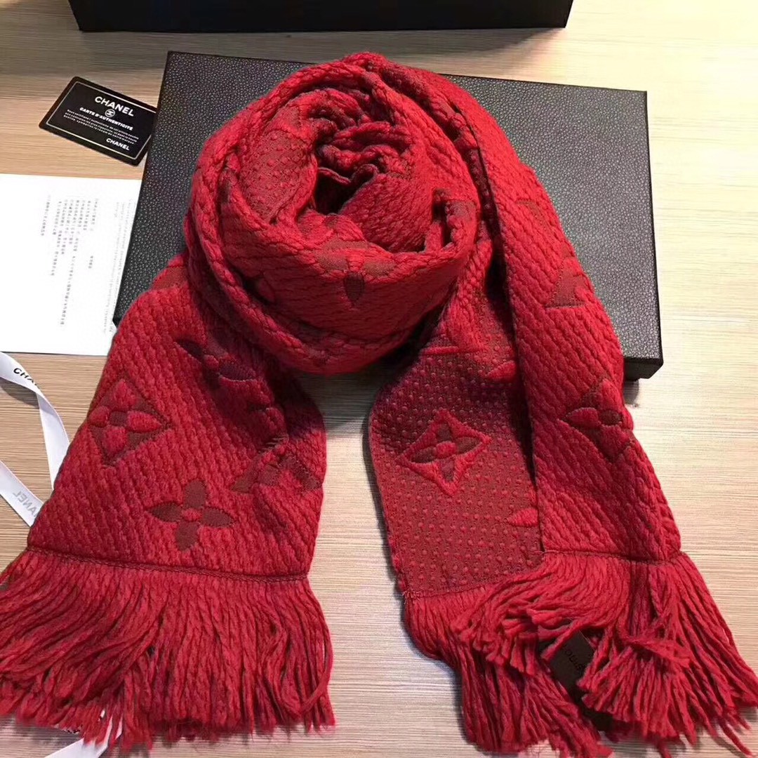 𝐋𝐨𝐮𝐢𝐬 𝐯𝐮𝐢𝐭𝐭𝐨𝐧 wool scarf