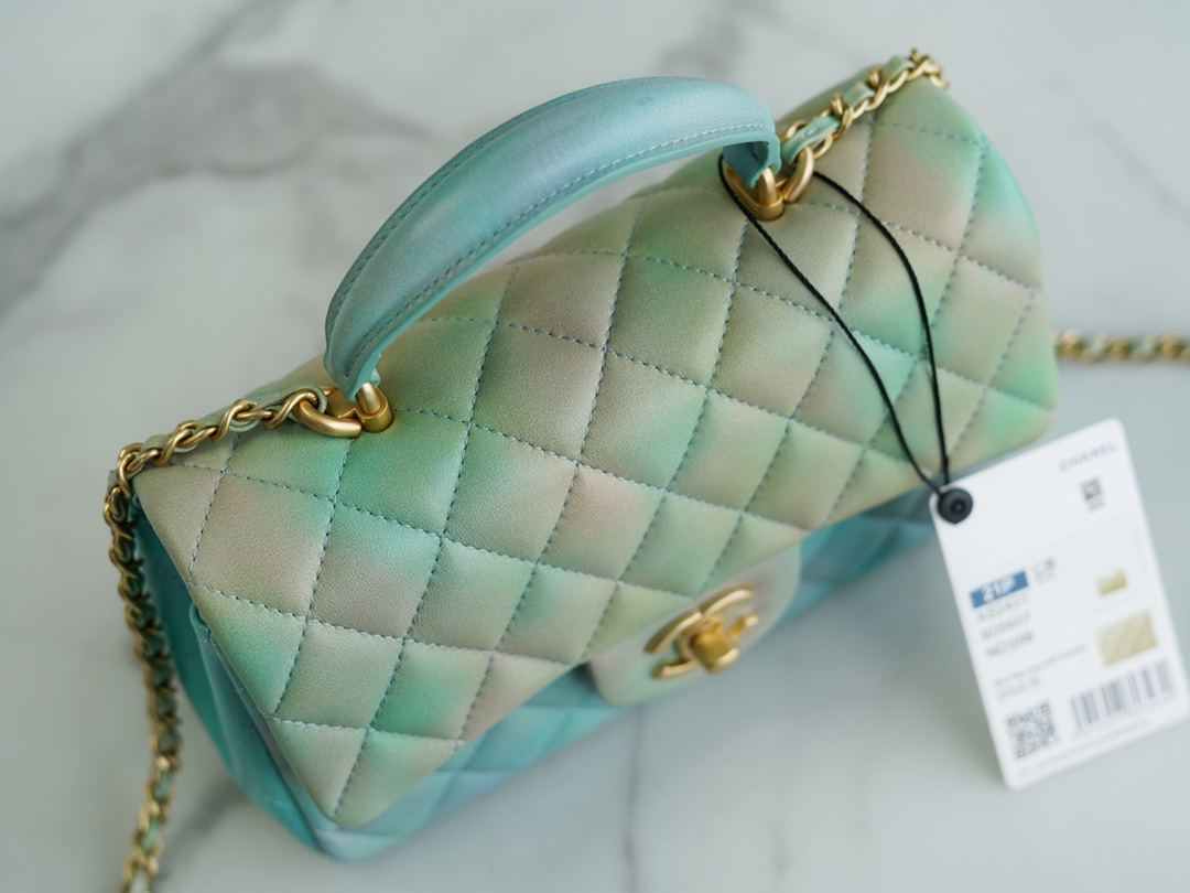 𝗖𝗛𝗔𝗡𝗘𝗟 𝗖𝗹𝗮𝘀𝘀𝗶𝗰 𝗙𝗹𝗮𝗽 2022 Portable ℂ𝔽 𝑀𝑖𝑛𝑖 Gradient green