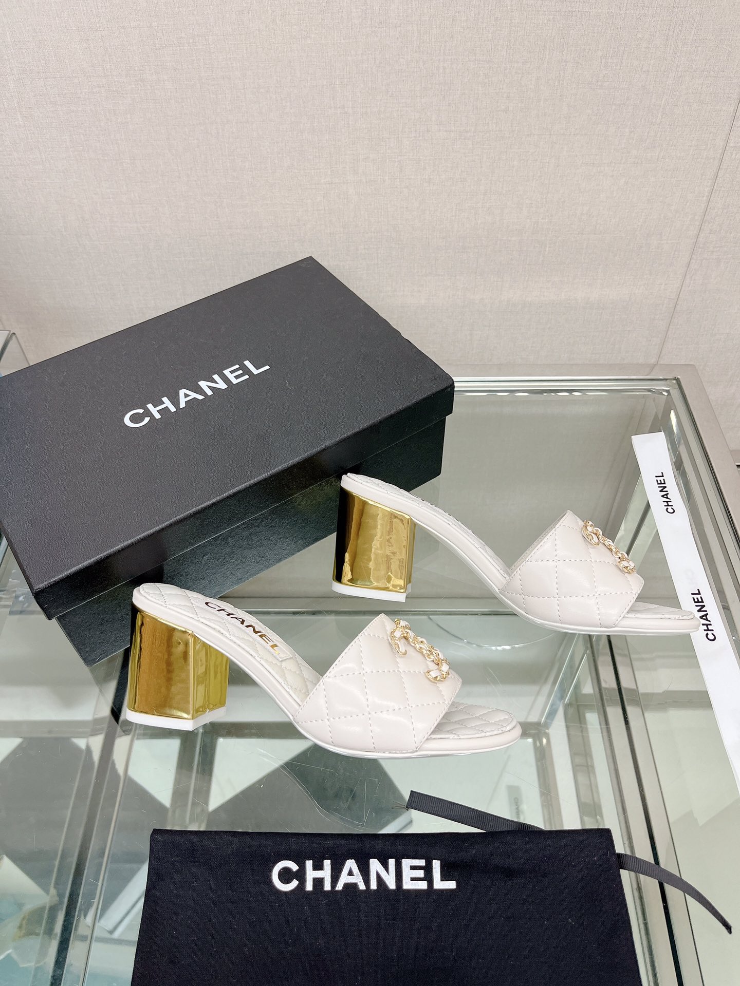CHANEL 23Ss new diamond check chain double C buckle metal heel slippers sheepskin lining