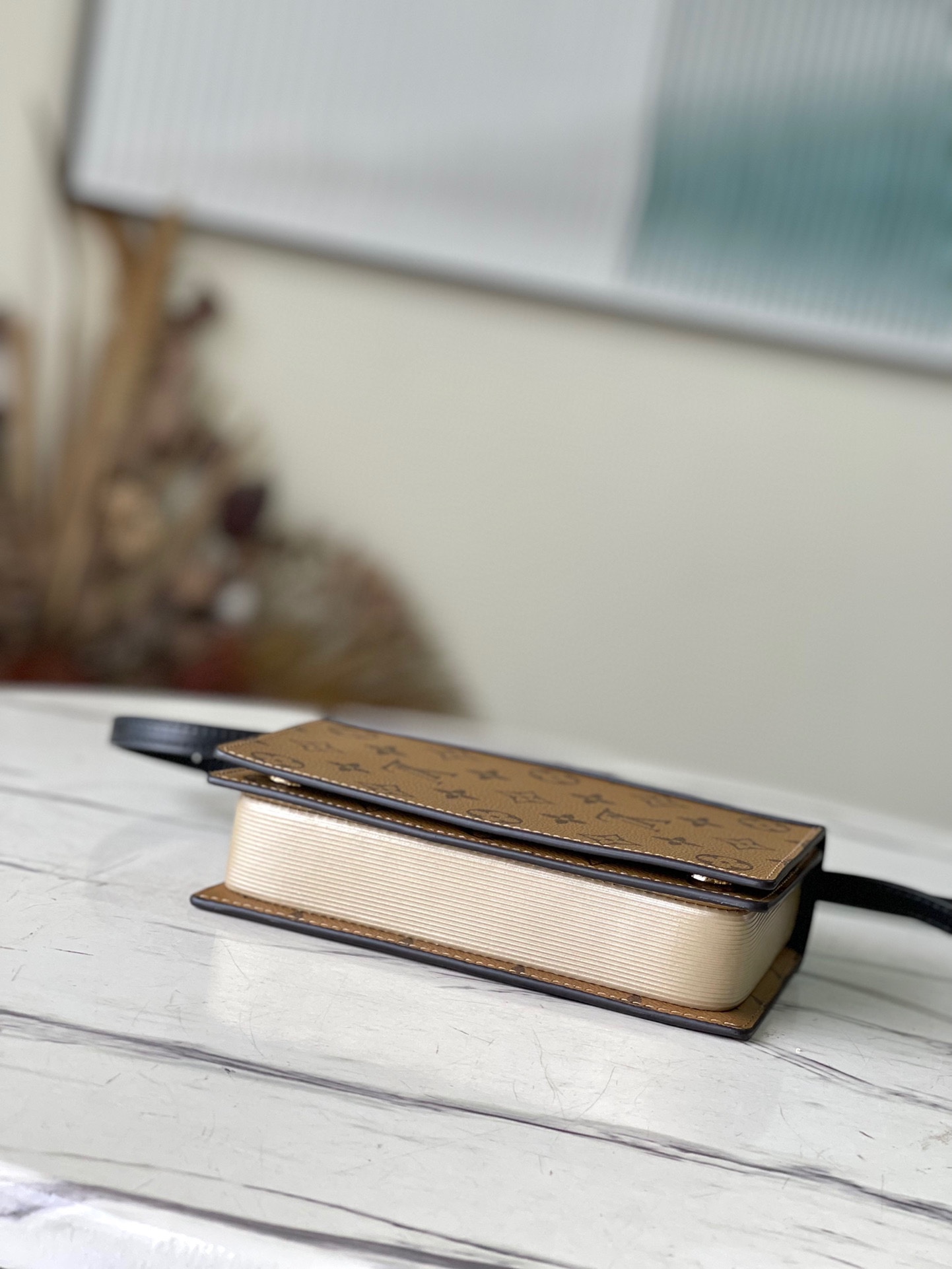 𝐋𝐎𝐔𝐈𝐒 𝐕𝐔𝐈𝐓𝐓𝐎𝐍   M81830