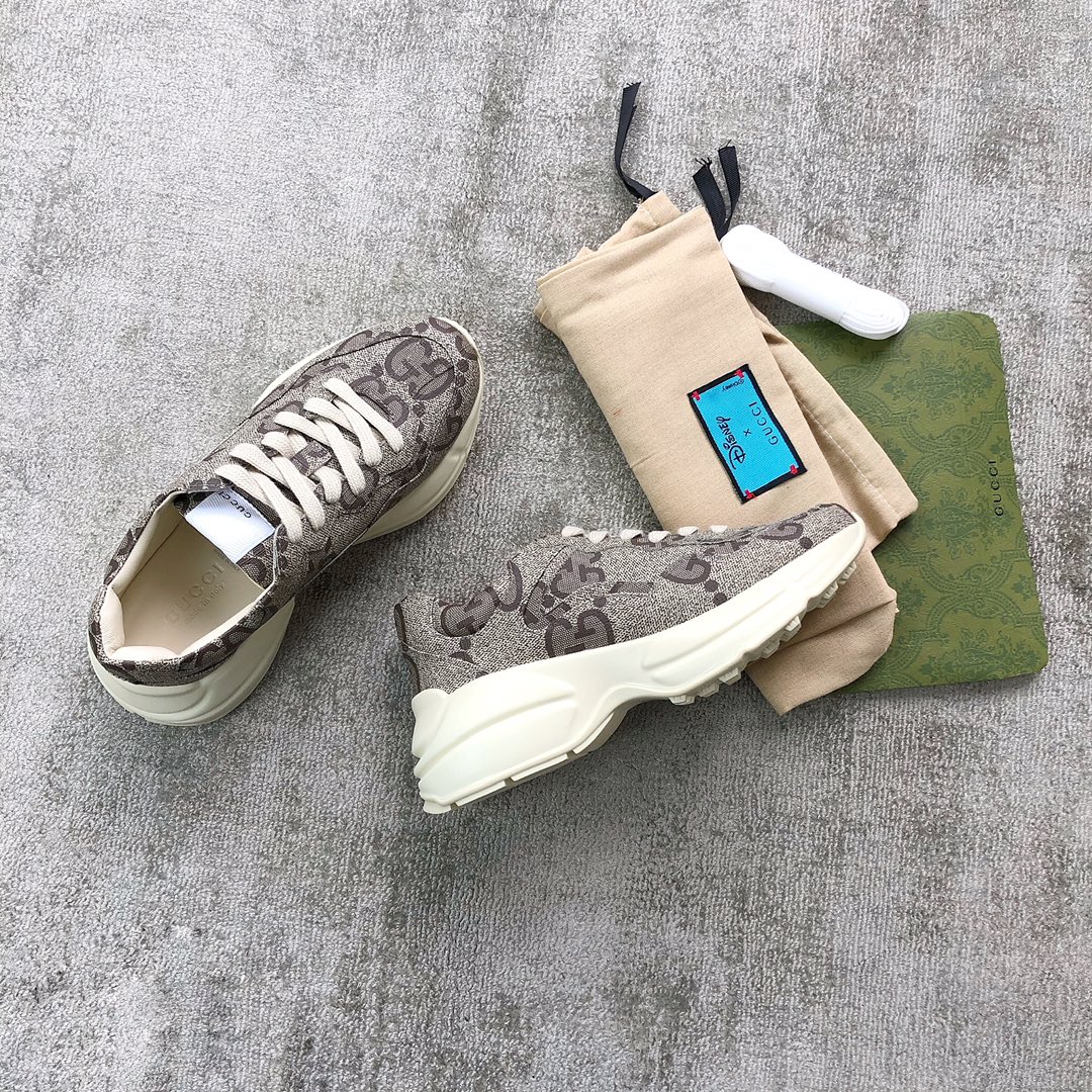 Gucci Pops This collection has a lot of flora and fauna elements Original material