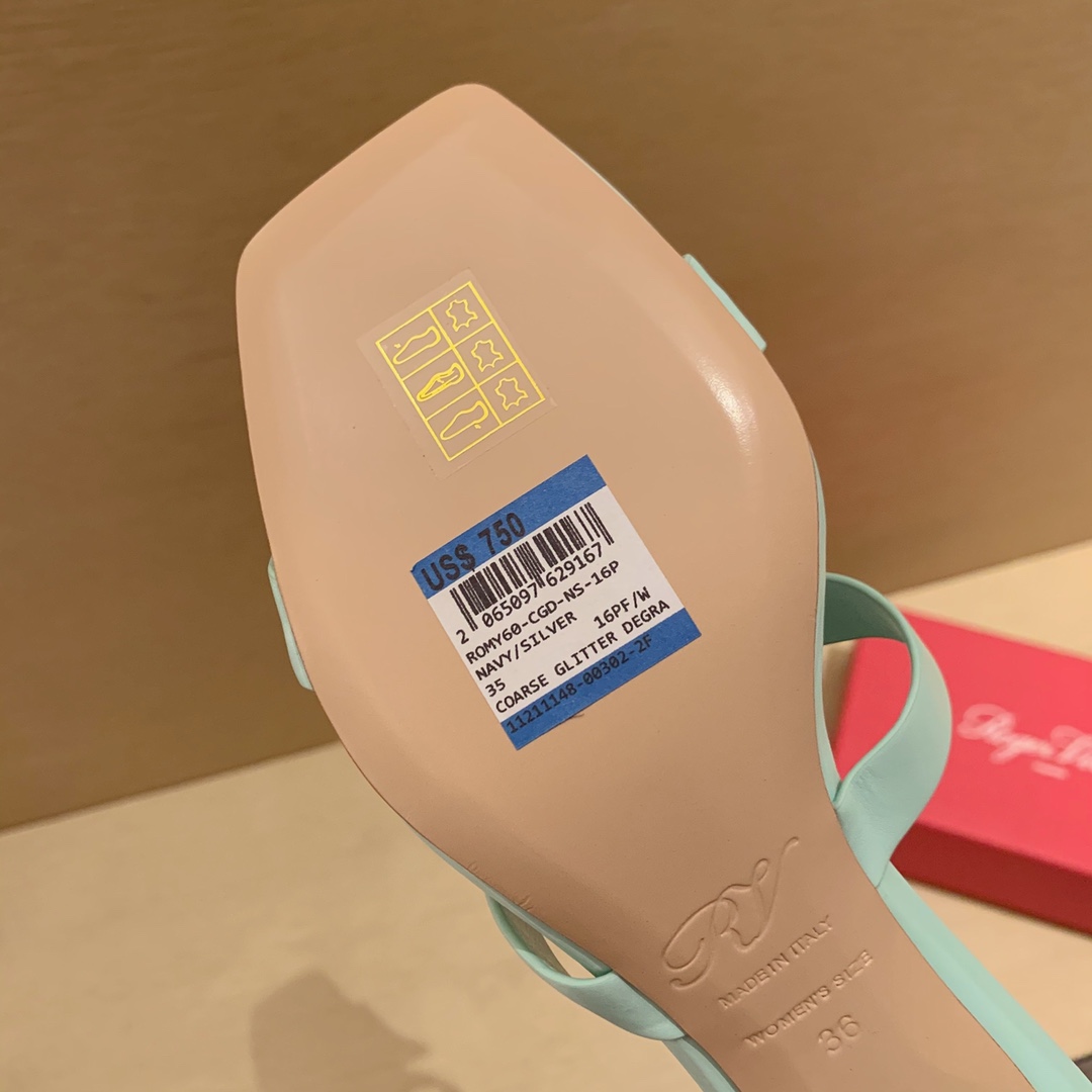 Roger vivier | 𝟐𝟎𝟐𝟏/𝐒𝐒 𝐧𝐞𝐰 2021 Summer Slippers Bikiviv' Metal Buckle PVC Mule Shoes