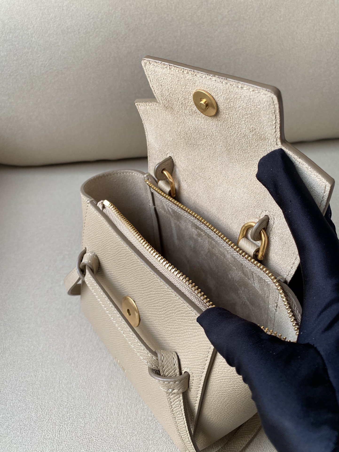 𝐂𝐞𝐥𝐢𝐧𝐞 𝐛𝐞𝐥𝐭 𝐩𝐢𝐜𝐨 𝟏𝟔𝐜𝐦 Grained Calfskin Bag