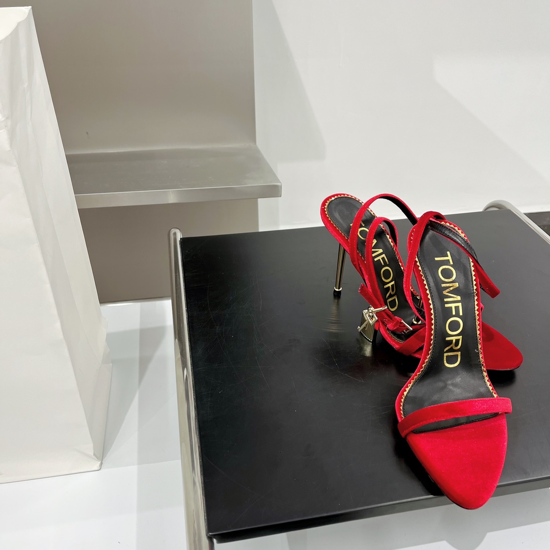 𝒕𝒐𝒎𝒇𝒐𝒓𝒅 𝟐𝟎𝟐𝟐/𝐒𝐒 𝐧𝐞𝐰 TF Tom Ford Gold Heel Padlock Sandals