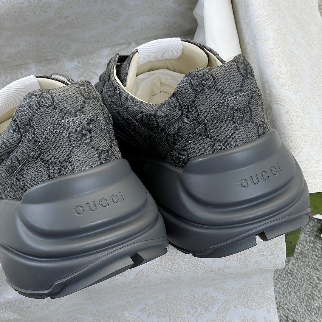 Gucci Pops This collection has a lot of flora and fauna elements Original material