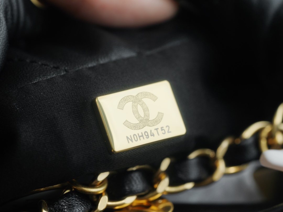 𝗖𝗛𝗔𝗡𝗘𝗟✦ 23p mini 22bag Little Lucky Bags