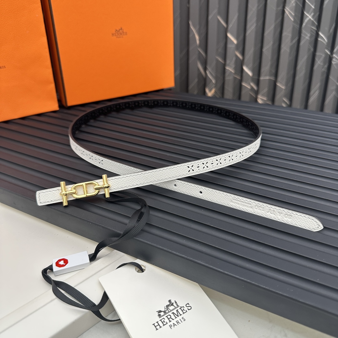 Reversible belt in Hermes Swift and perforated Epsom calfskin