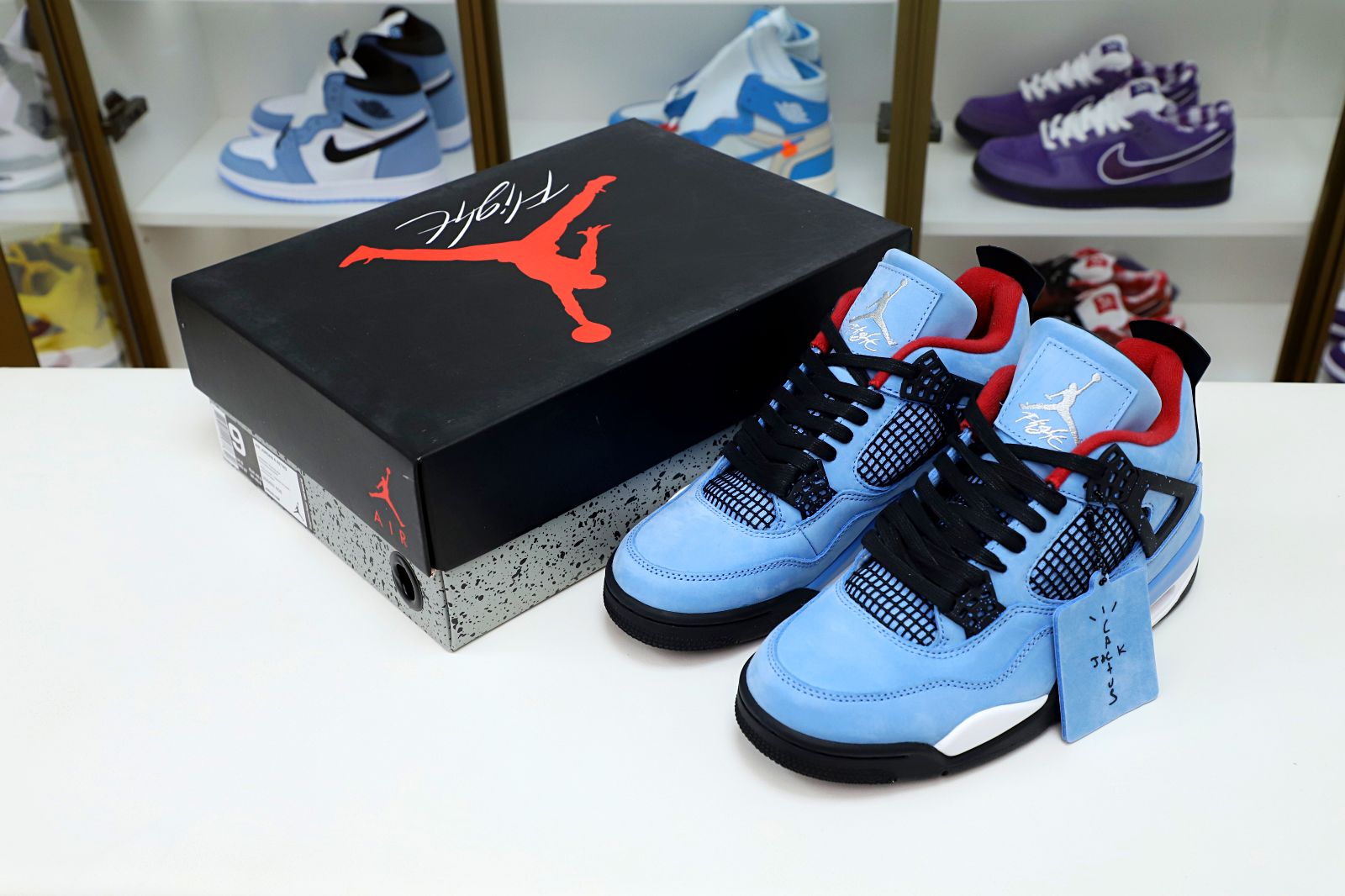 TRAVIS SCOTT X AIR JORDAN 4 RETRO CACTUS JACK FRIENDS & FAMILY