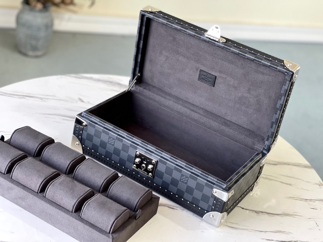 𝐋𝐎𝐔𝐈𝐒 𝐕𝐔𝐈𝐓𝐓𝐎𝐍     N48194