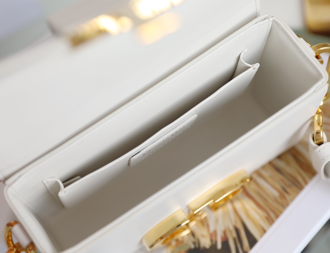 Montaigne 𝙢𝙞𝙣𝙞 box bag