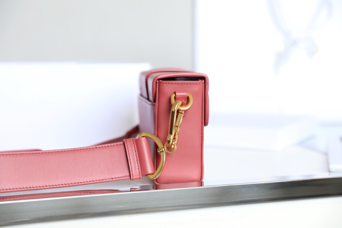 Montaigne hibiscus powder 𝙢𝙞𝙣𝙞 box bag