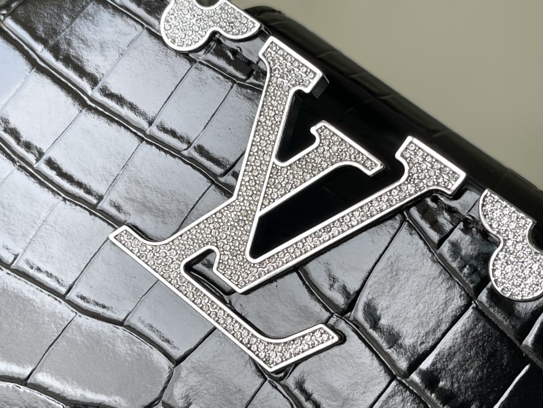 𝐋𝐎𝐔𝐈𝐒 𝐕𝐔𝐈𝐓𝐓𝐎𝐍   M51783