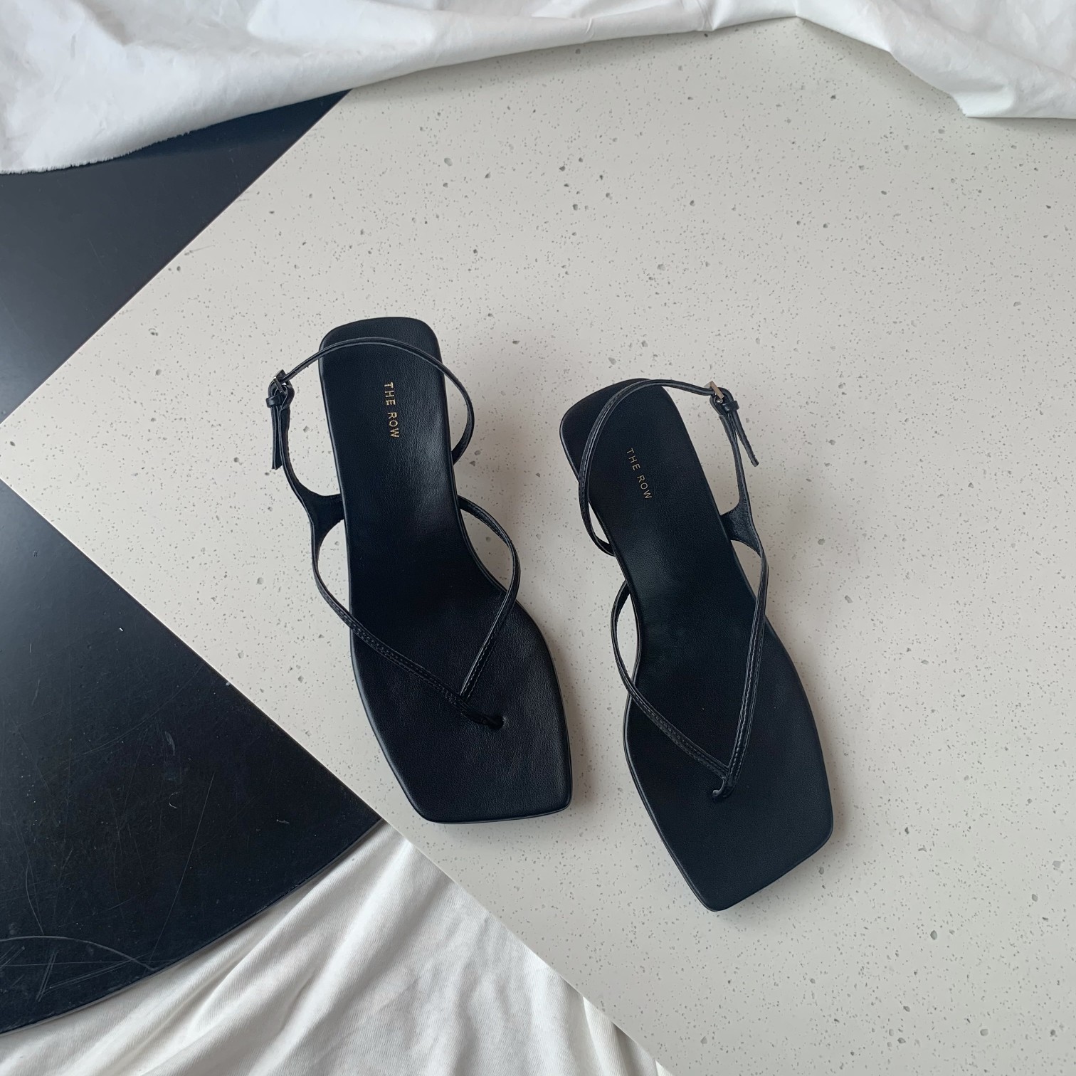 THE ROW | 𝟐𝟎𝟐𝟏/𝐒𝐒 𝐧𝐞𝐰 21/spring/summer clip-on sandals- Bespoke exclusive imported sheepskin