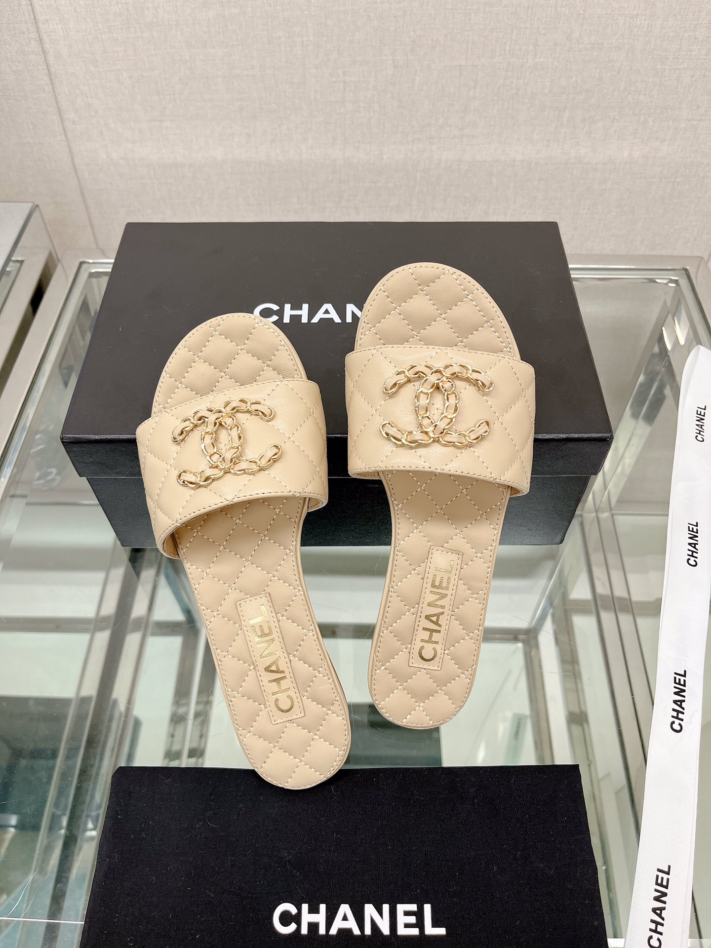 CHANEL 23Ss new diamond check chain double C buckle metal heel slippers sheepskin lining
