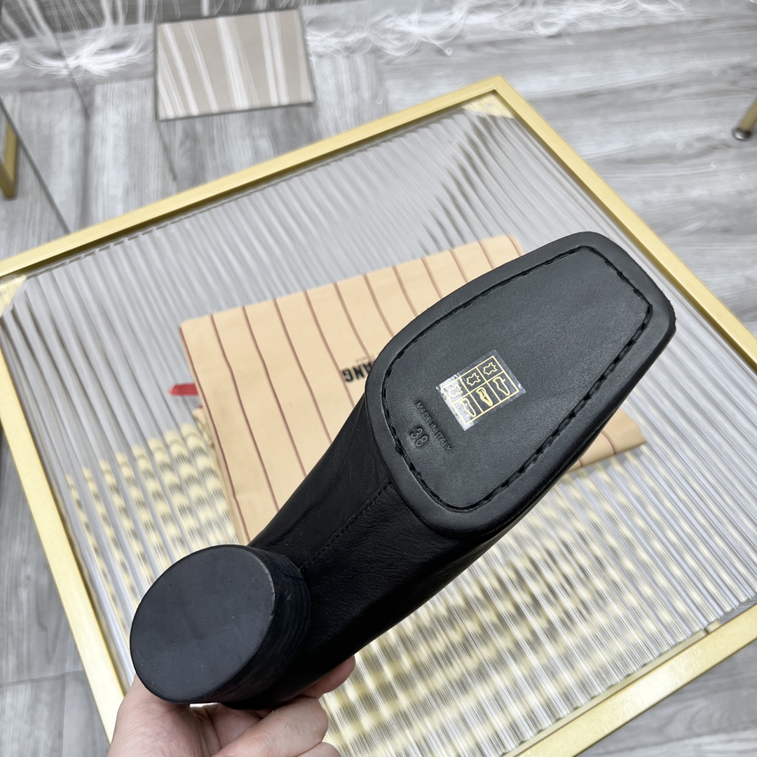 𝐔𝐌𝐀 𝐖𝐀𝐍𝐆｜𝟐𝟎𝟐𝟑/𝐒𝐒 𝐧𝐞𝐰  UMA WANG classic models retro do old ballet shoes