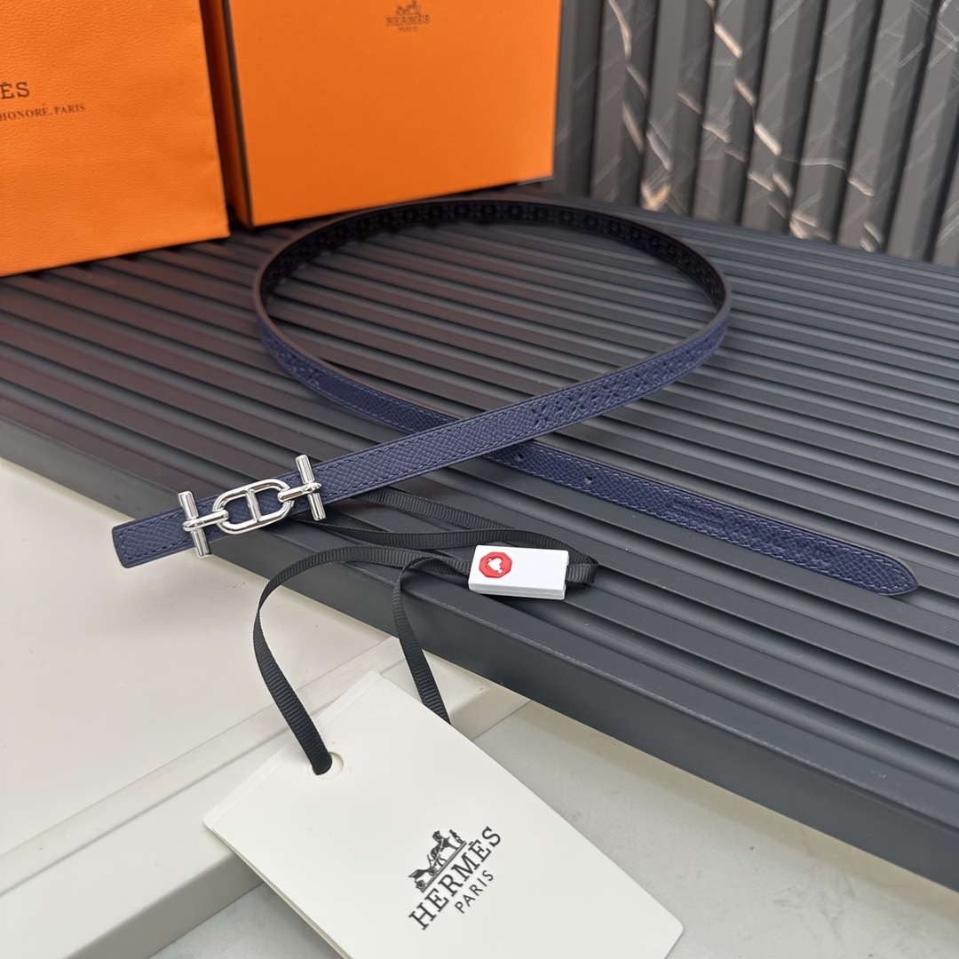 Reversible belt in Hermes Swift and perforated Epsom calfskin