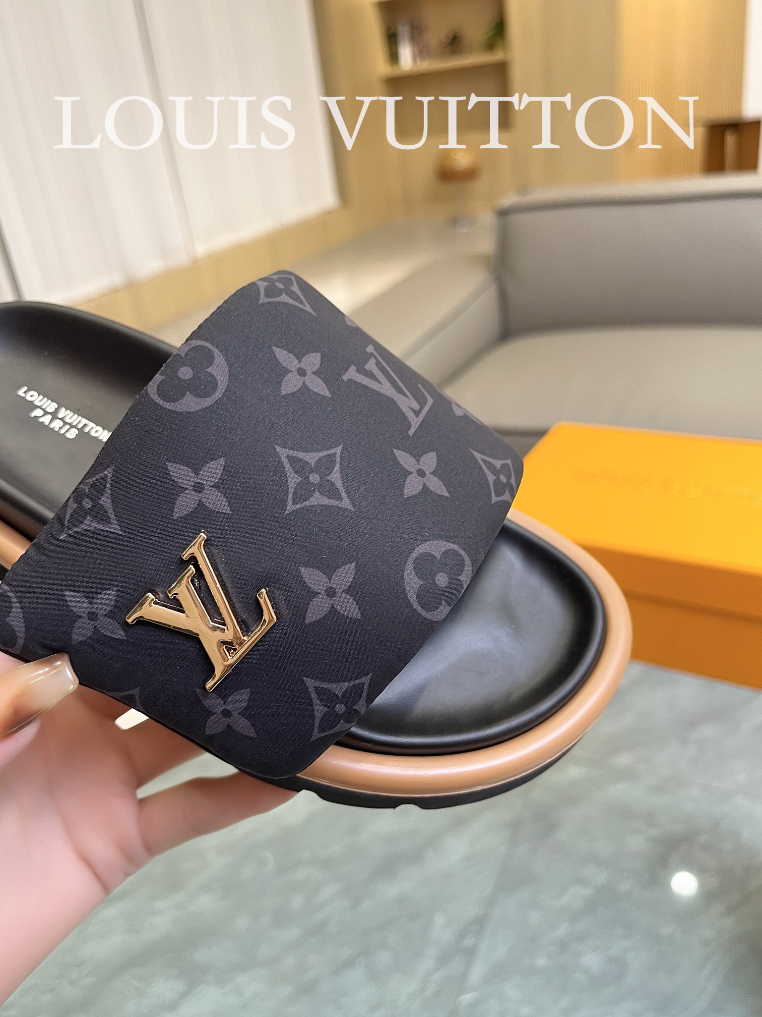 Louis Vuitton 2023 couple models embossed print