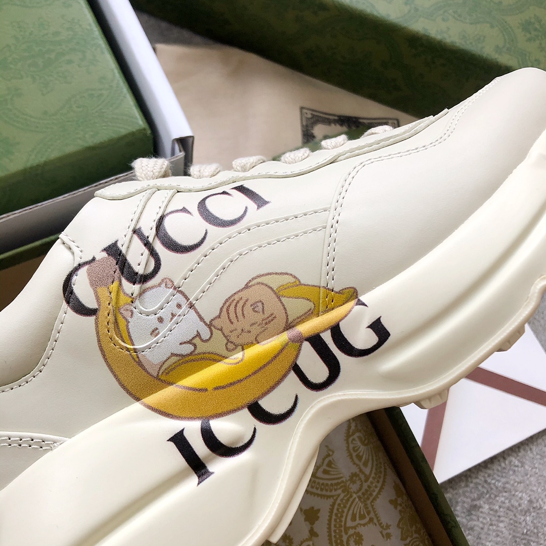 Gucci Pops This collection has a lot of flora and fauna elements Original material