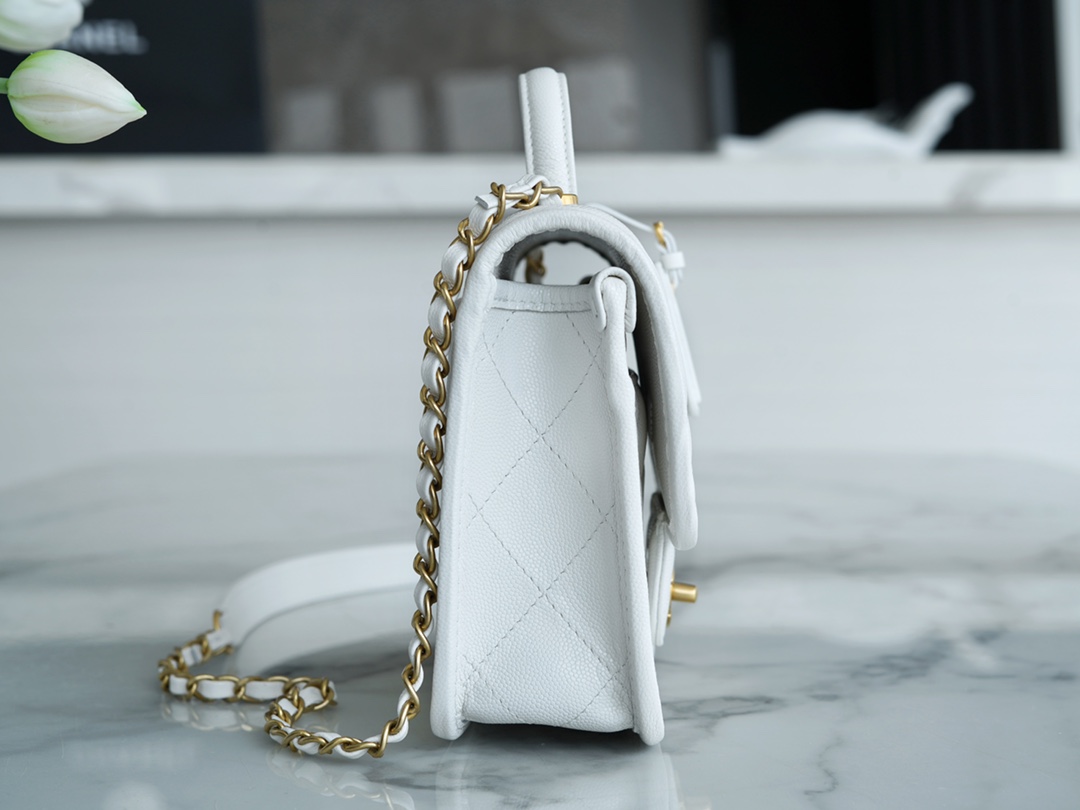 𝗖𝗛𝗔𝗡𝗘𝗟✦ France 🇫🇷 Original [HAAS] Fine Grain Calfskin 🐂𝟮𝟮𝟮k Messenger Tofu Bag White 🤍