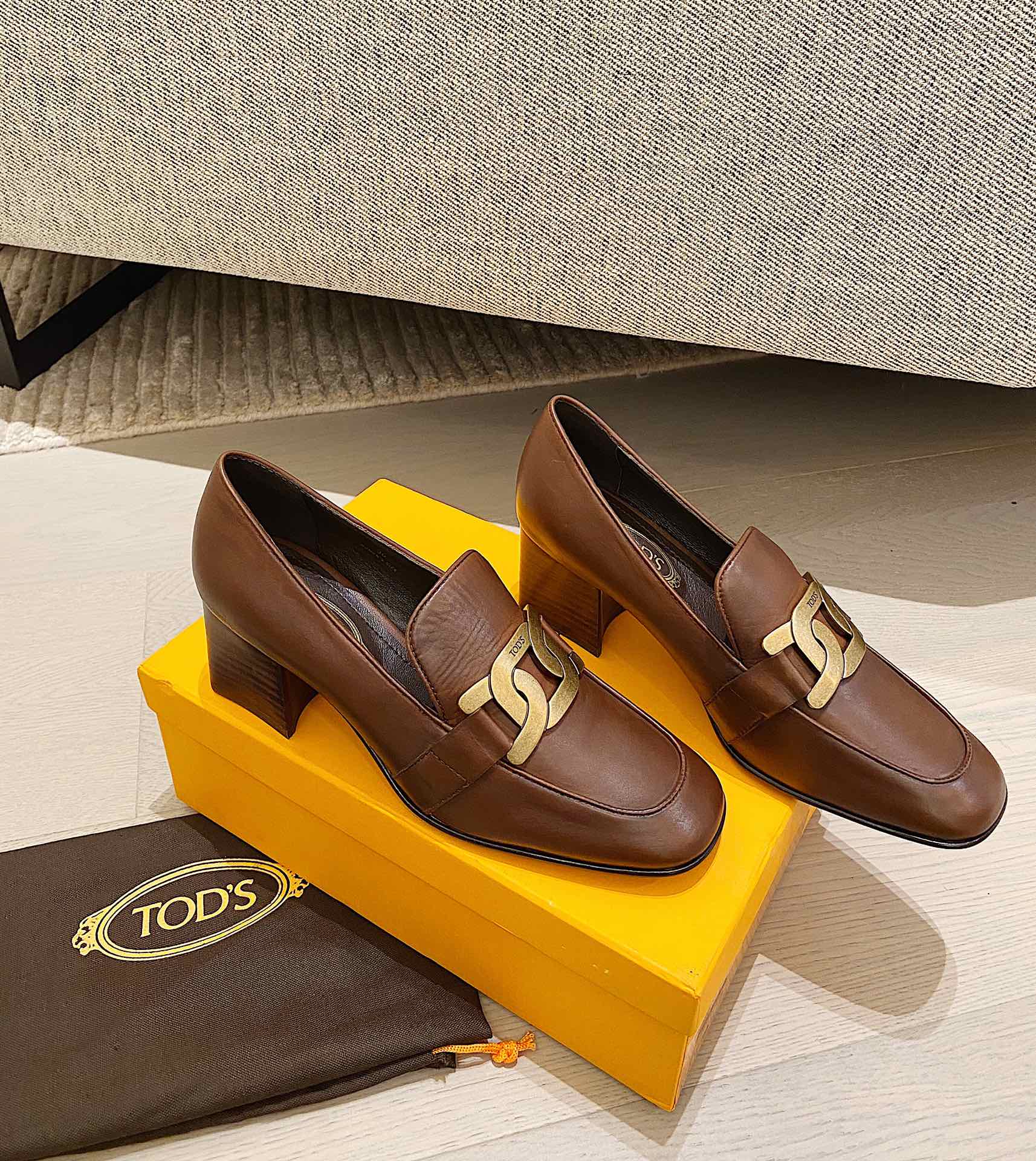 TOD'S 𝙏𝙊𝘿𝙎 2020 autumn and winter new coarse heel twist buckle Le Fu shoes ✔️ coarse heel also arranged on