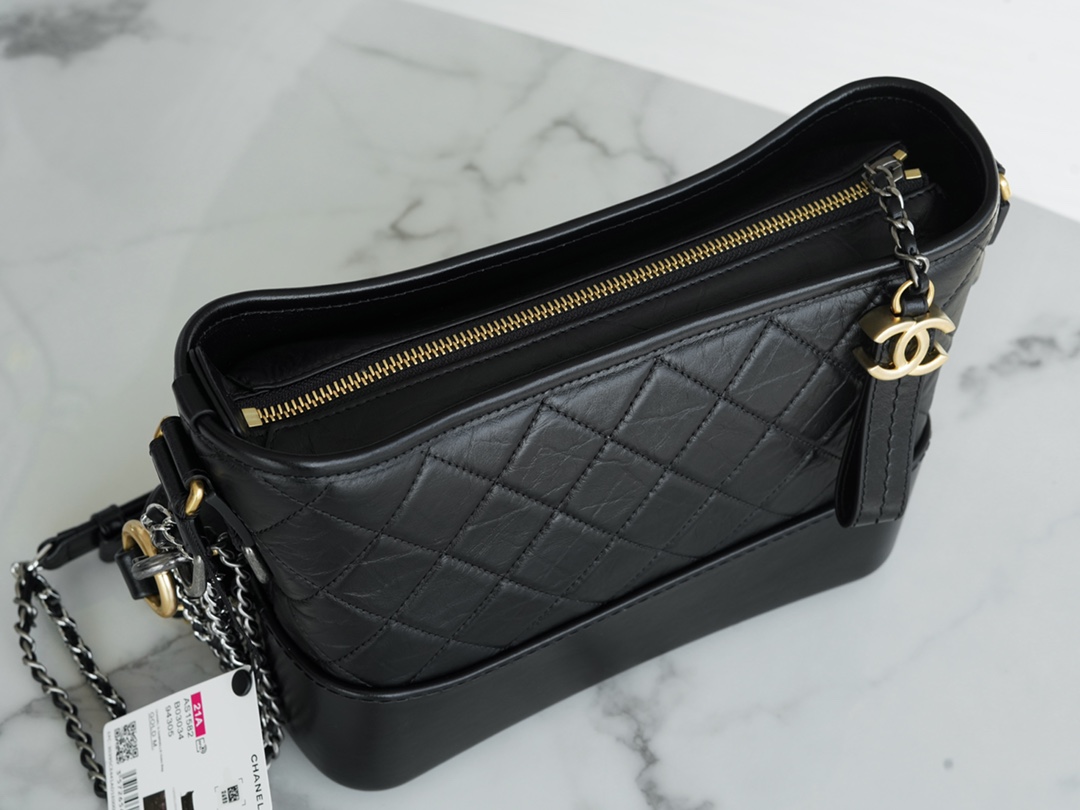 𝗖𝗵𝗮𝗻𝗲𝗹𝗚𝗮𝗯𝗿𝗶𝗲𝗹𝗲❥⼵ New style stray bag Italy 🇮🇹 Montebello original cowhide: medium black