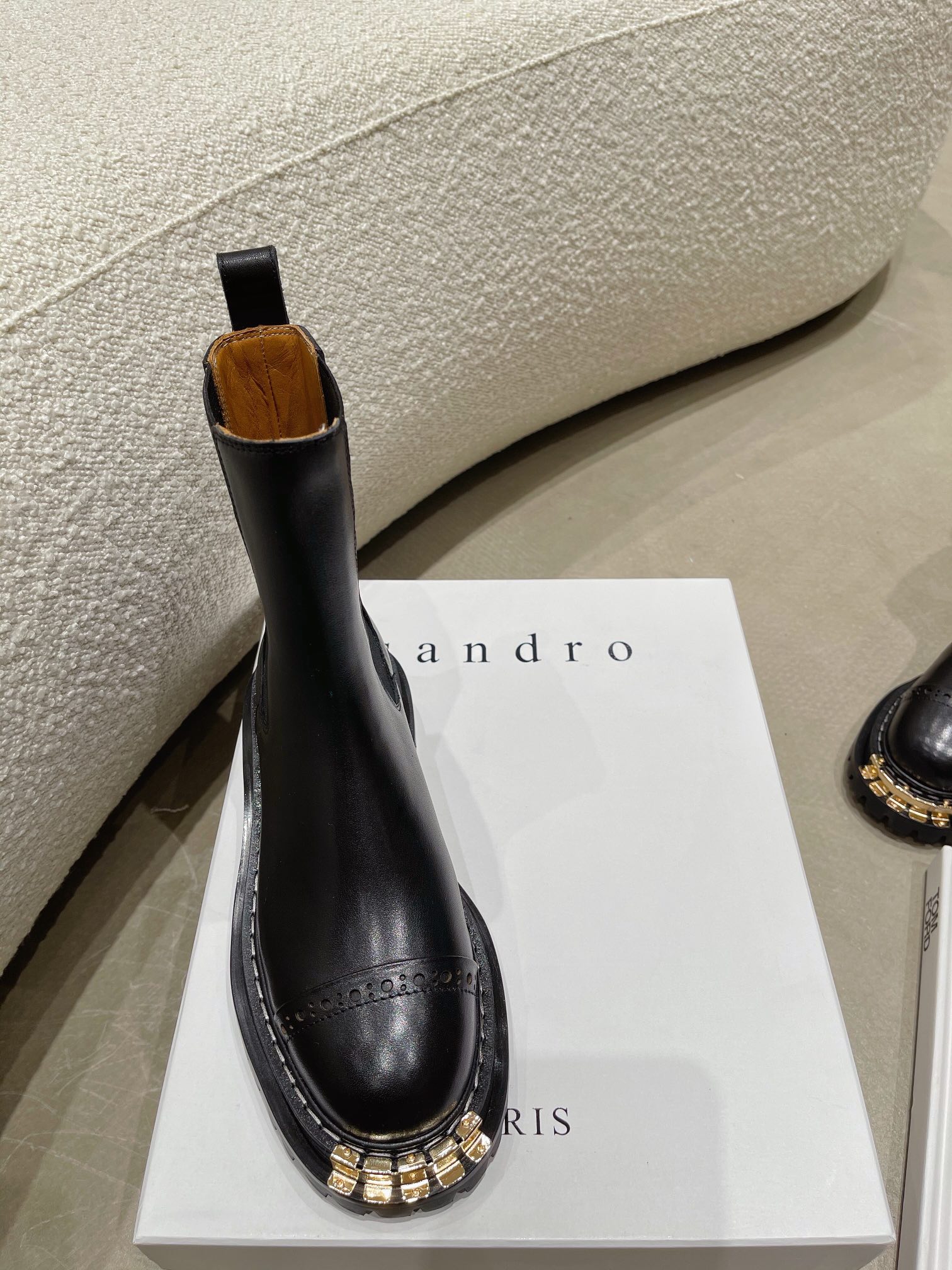 SANDRO 21ss metal head cowhide short Chelsea boots A pair of stylish and cool little boots