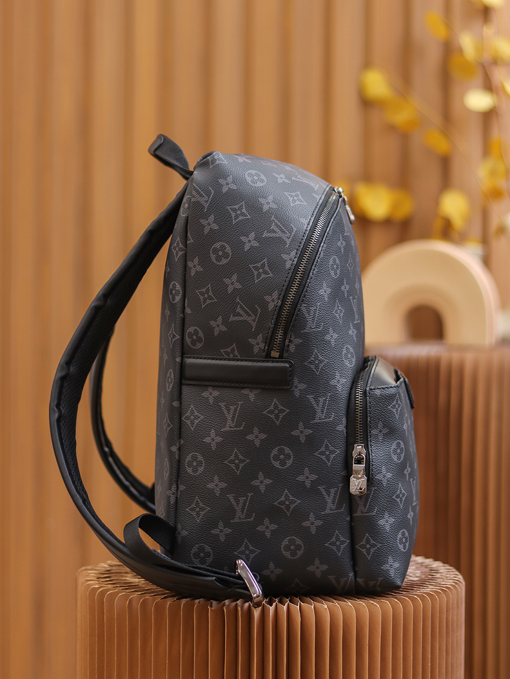 Louis Vuitton 𝘿𝙄𝙎𝘾𝙊𝙑𝙀𝙍𝙔 Backpack M43186