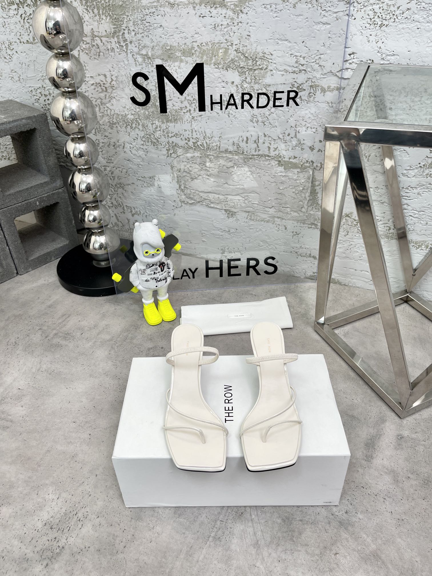 𝐓𝐡𝐞 𝐫𝐨𝐰｜𝟐𝟎𝟐𝟑/𝐒𝐒 𝐧𝐞𝐰 niche tide brand The row 2023 spring and summer new sexy thin strap cat heel sandals